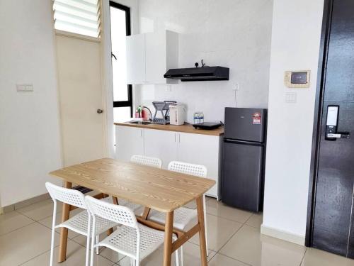 Kempas Appartement | Haider's Homestay D'Summit Residence Kempas JB
