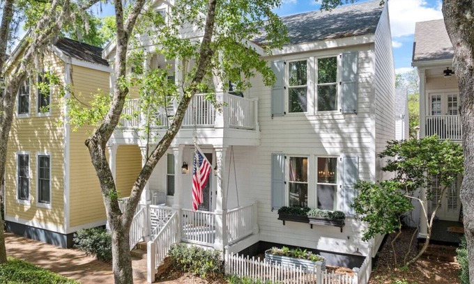 Haile Plantation Maison | Haile Hideaway | 3 Beds w/ Crib + Hot Tub Near UF