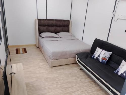 Hulu Langat Maison | Haimara staycation, 1 house & 3 cabin with pool hulu langat, for small event