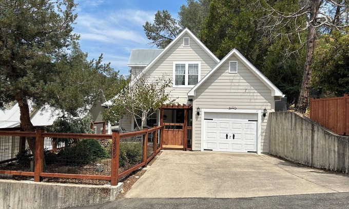 Amador City Maison | Halcyon House, votre escapade privée dans la région viticole californienne des contreforts.