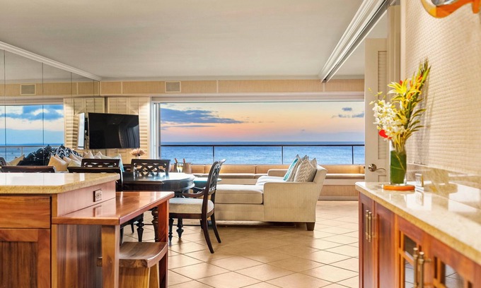 Diamond Head - Kapahulu - St. Louis Copropriété | Hale Kaimana by Gather: Lux Gold Coast Condo w/ Ocean Views & Beach Access