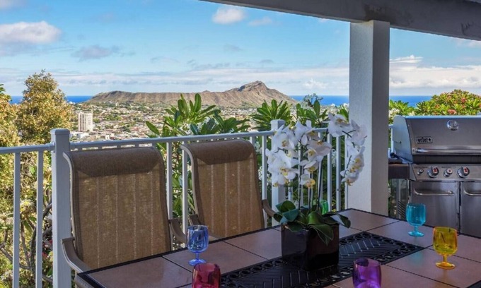 St Louis Heights Maison | This townhouse is a 4 bedroom(s), 3 bathrooms, located in Honolulu, HI.