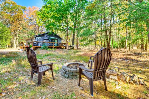 Jim Thorpe Maison | half Mi to Bear Creek Lake Gem with Fire Pit!