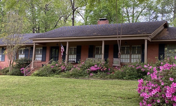 Starkville Maison | Half Mile to MSU Campus-3 Bed/2Bath Ranch in Cozy Neighborhood!