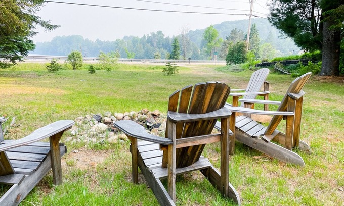 Highlands East Cottage | Haliburton Highlands Cottage with Lake Access and private dock!