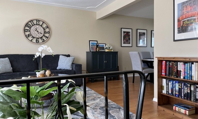 Waterloo Maison | Hammer Haus III - Sleeps 8 - Near UW - Waterloo