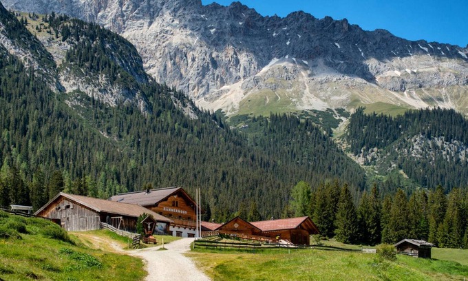 Leutasch Cabine | The RODELALM at 1417 meters in the Gaistal