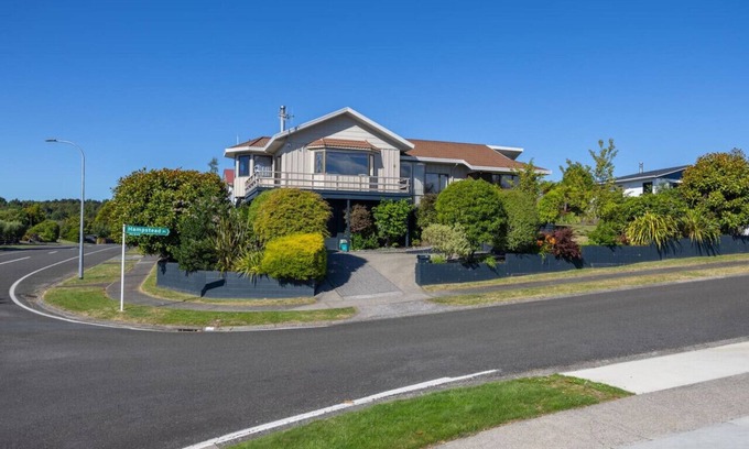 Richmond Heights Maison | Hampstead Heights - Spacious family home, great views