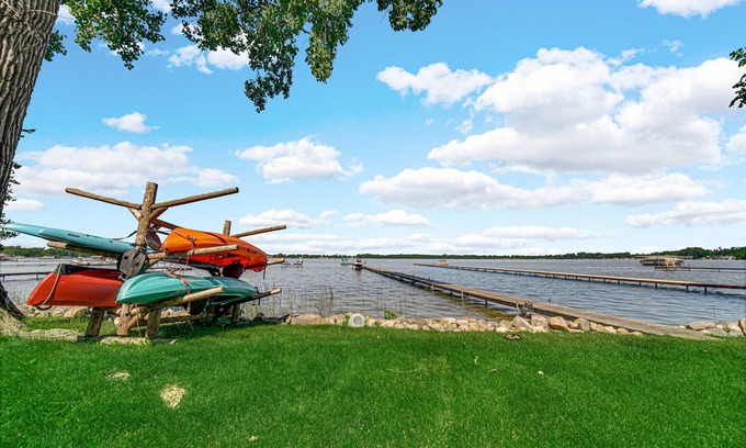 Bass Lake Maison | Superbe maison sur l'eau avec vue imprenable, quai privé, paddle board, kayaks