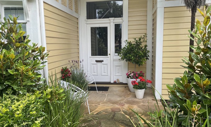 Sandringham Maison | Hamptons vibe. Iconic Village, Train, Beach, Bars/Restaurants a 5 Minute walk!