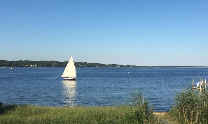 Hampton Bays Cottage | Hamptons Waterfront - Great Location!