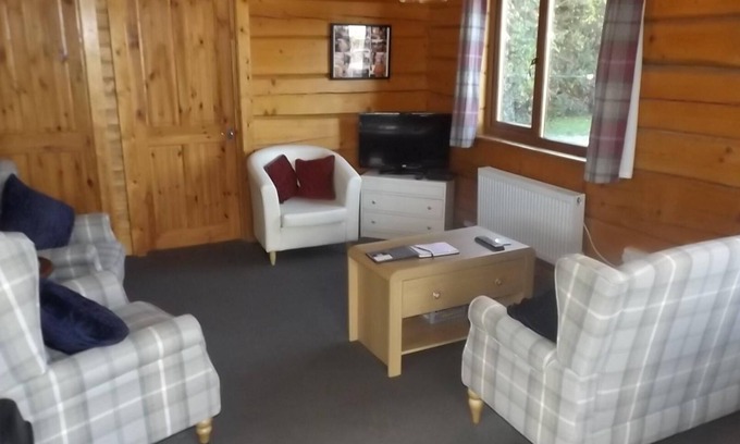 Offenham Cabine | Hand built log cabin at Avonvale Holiday Lodges