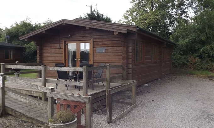 Offenham Cabine | Hand built log cabin at Avonvale Holiday Lodges