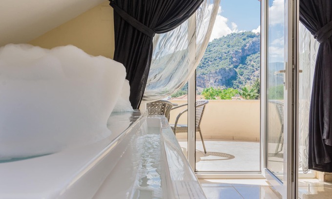 Dalyan City Center Villa | Hankelma 6 Bed Villa All Ensuite, piscine privée, accessible aux personnes handicapées, 2min de la ville
