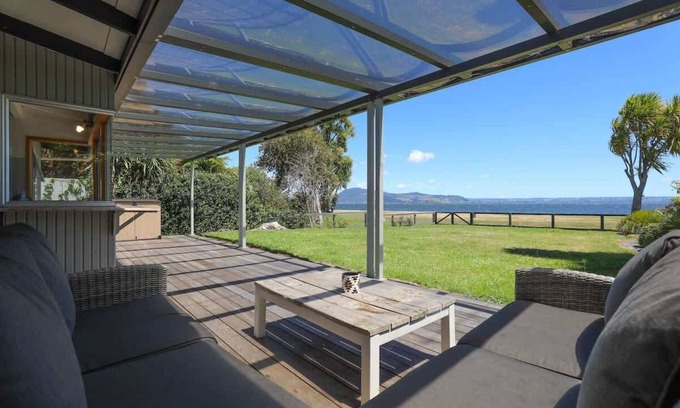 Hannahs Bay Maison | Hannah's Bay Lakefront