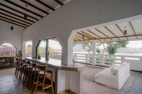 Karalliyadda Maison | Hanthanapitiya Walawwa - The Lakeview Bunglow