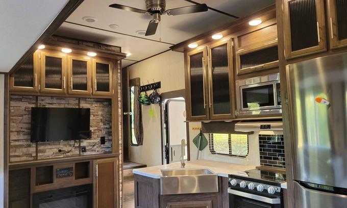 French Creek Maison | Happy Camper