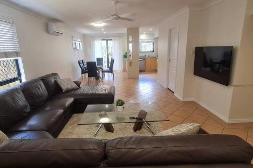 Eight Mile Plains Maison | Happy Haven at Eight Mile