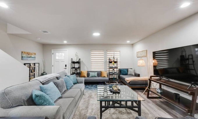 Fort Worth Appartement | The Grey River Home near Lockheed /FW Stockyards