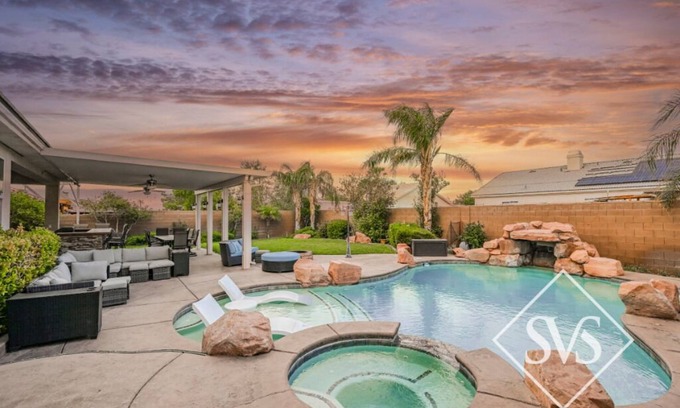Foothills Maison | SVS: 4 Bedroom Henderson Home with Movie Theater & Pool