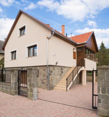 Szentendrei Maison | Harangvirág Apartmanház - Visegrád