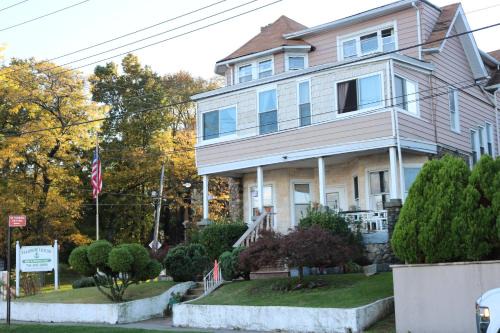 Rosebank Lit Et Petit-Déjeuner | Harbor House Bed and Breakfast