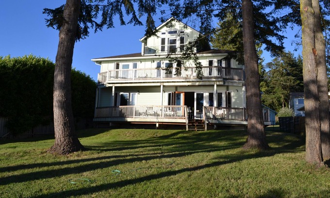 Langley Maison | Harbor View Haven - Spacious Home | Backyard Deck