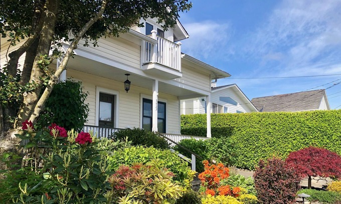 Gig Harbor Cottage | Harborview Cottage, situé au milieu de tout ce que Gig Harbor a à offrir.