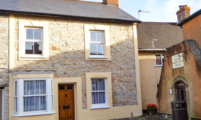 Watchet Maison | HARBOUR COTTAGE, pet friendly, character holiday cottage in Watchet