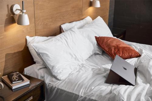 The Rocks Hôtel | Harbour Rocks by Ode Hotels
