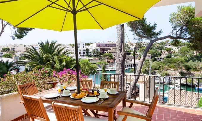 Cala Figuera Appartement | Harbour View 1 Holiday Apartment by the Sea in a Lively Fishing Village in Cala Figuera