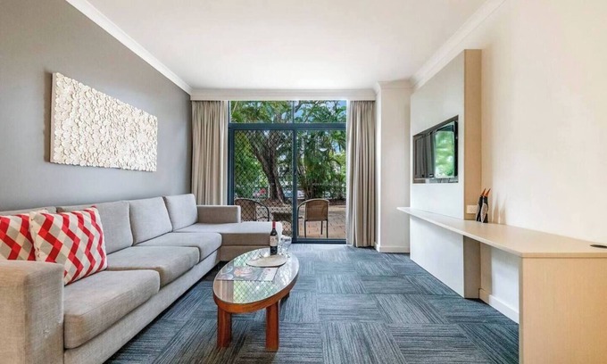 Darwin City Centre Appartement | Harbourside Escape w Pool and Leafy Alfresco Patio