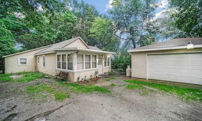 Gary Maison | HardRock Hideaway - 5br, Cozy, Steps from Casino!