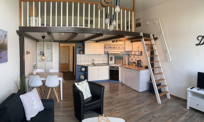 Altfunnixsiel Appartement | Harlequartier apartment, directly on the Harle with jetty, near Carolinensiel