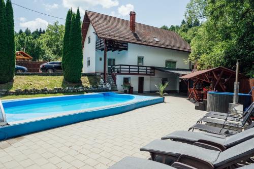 Izvoare Maison | Harmónia Kulcsosház Ivó