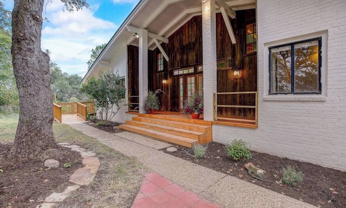 Smithville Maison | Harmony Pines - Stunning 3BR Retreat Center on 25 acres