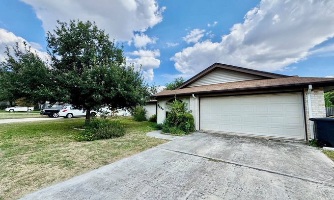 Live Oak Maison | Harper Valley Hideaway Peaceful & Central