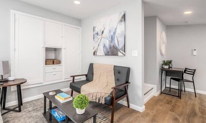 Downtown Columbus Maison | HARRISON STUDIO IN HEART OF COLUMBUS