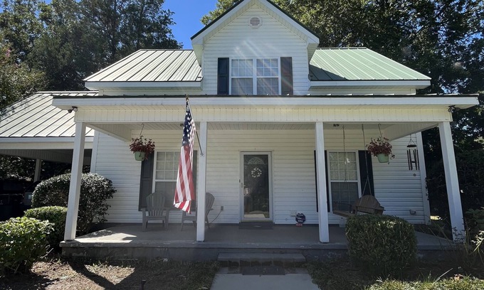 Hartselle Maison | Hartselle Guest House in the ❤️ of North Alabama-walking distance to downtown