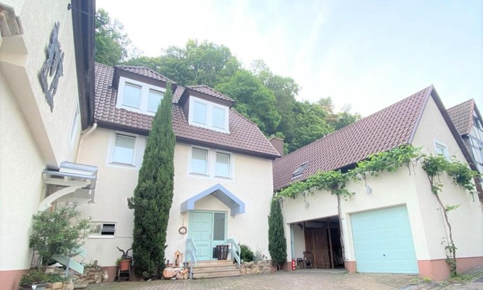 Gleisweiler Hôtel | Haus am Heiner Geißler Platz by Landgasthof Zickler