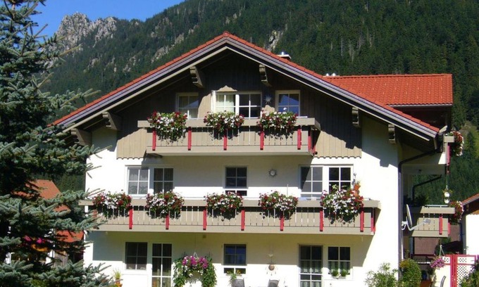 Unterjoch Appartement | Haus Bergkristall