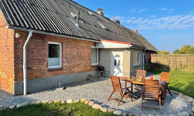 Am Salzhaff Maison | "Haus Landgang" for nature lovers, close to the beach, quiet, with a large garden