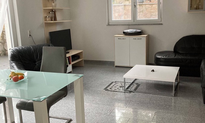 Grißheim Appartement | Haus-Meta, bright basement apartment with patio and terrace, child-friendly