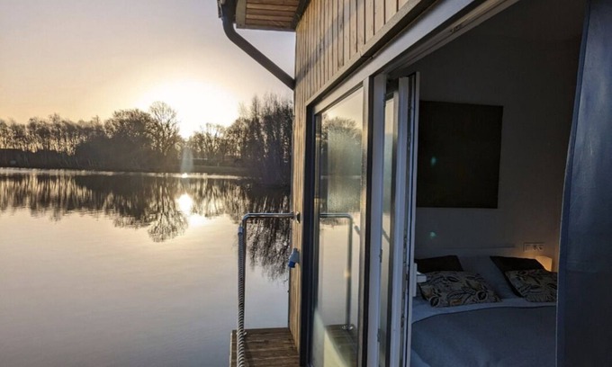 Papenburg Appartement | Hausboot für 6 Gäste mit 32m² in Papenburg