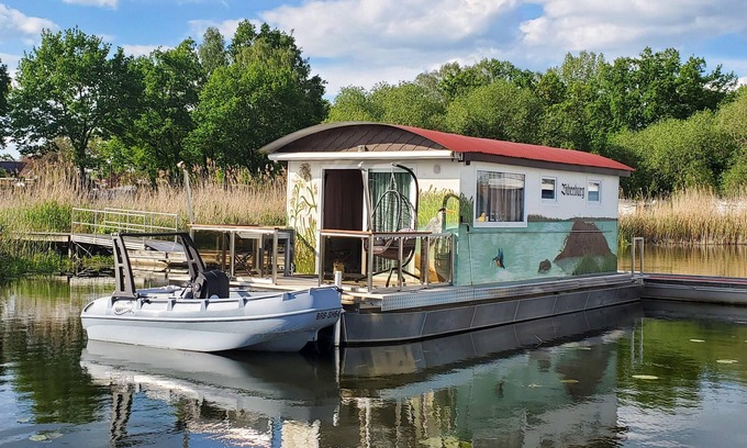 Havelsee Maison | Hausboot, schwimmendes Ferienhaus im Havelbogen, Haus auf dem Wasser