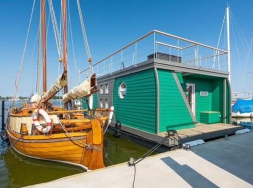 Barth Maison | Hausboot Smaragd mit großem Sonnendeck und inklusive Wäschepaketen