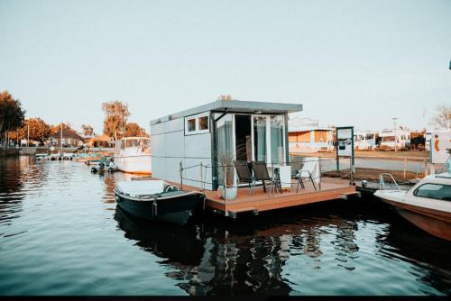 Grosefehn Location De Bateaux | Hausboot Urlaub in Ostfriesland auf der Waterhome 1