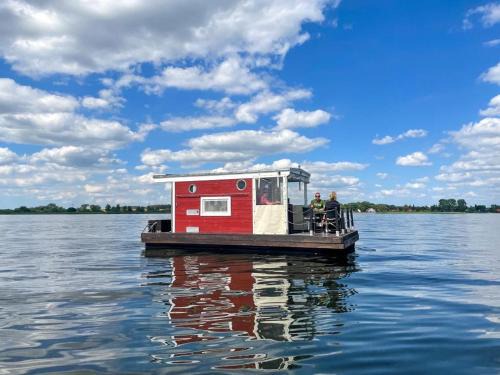 Dargun Location De Bateaux | Hausfloßvermietung auf der Peene am Kummerower See in Mecklenburg Vorpommern 15 PS