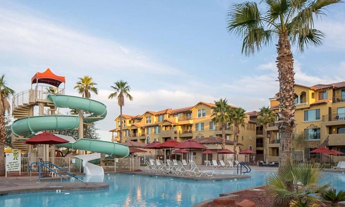 Cibola Vista Copropriété | Have the family enjoy a 3 story waterslide in a resort setting in this 2BD condo