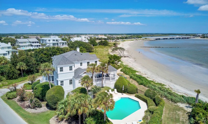 Sullivan's Island Villa | Haven by AvantStay | Luxury Beachfront Home w/ Pool & Gorgeous Patios